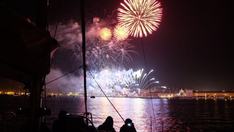 Boat Tour: Sailing into 2026 NYE in Lisbon 3H w/Champagne - Frequently Asked Questions