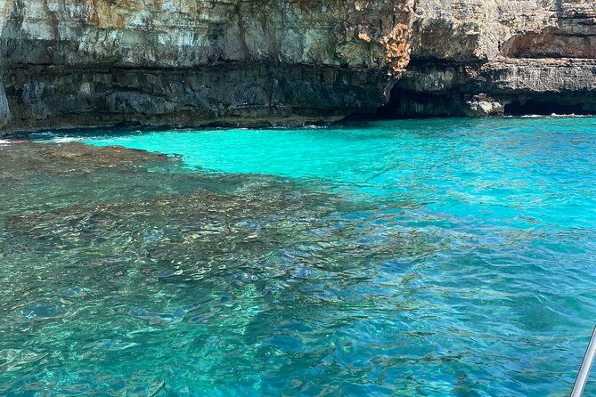 boat-tour-to-discover-the-caves-of-santa-maria-di-leuca-2