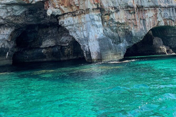boat-tour-to-discover-the-caves-of-santa-maria-di-leuca