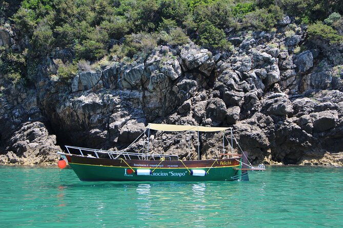 boat-tour-to-the-circeo-caves