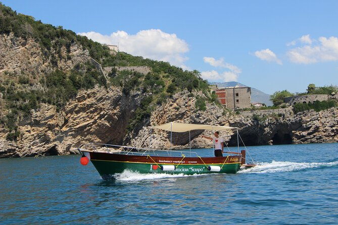 boat-tour-to-the-circeo-caves