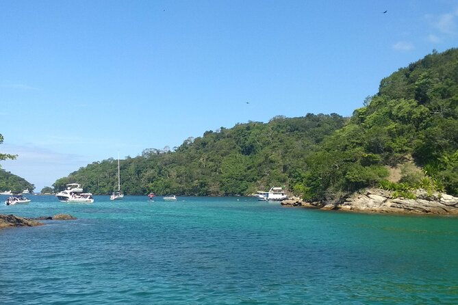 boat-tours-to-tropical-islands