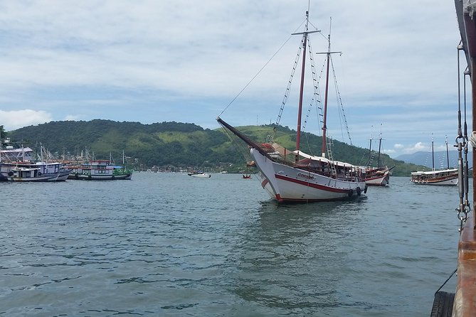 boat-tours-to-tropical-islands