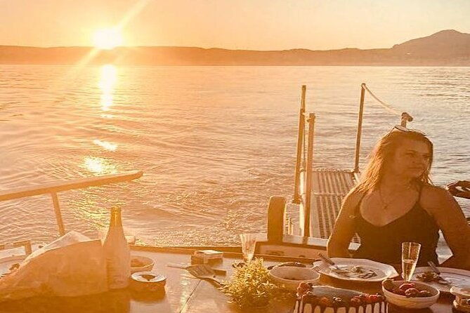 boat-trip-at-sunset-cava-snacks