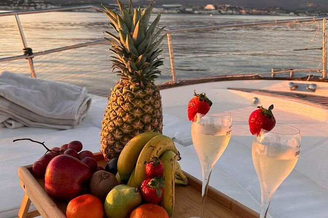 boat-trip-at-sunset-cava-snacks