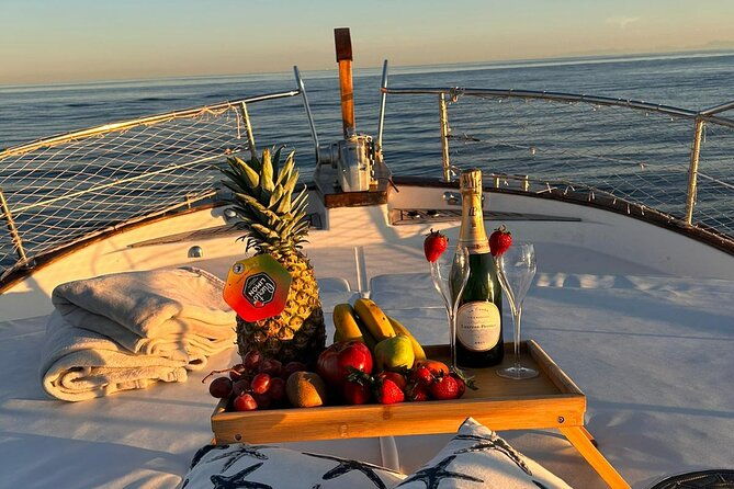 boat-trip-at-sunset-cava-snacks