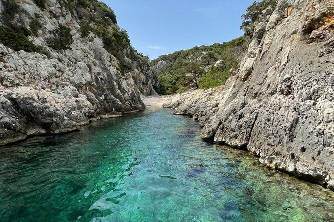 boat-trip-fico-cave-mariolu-cove-gabbiani-biriala