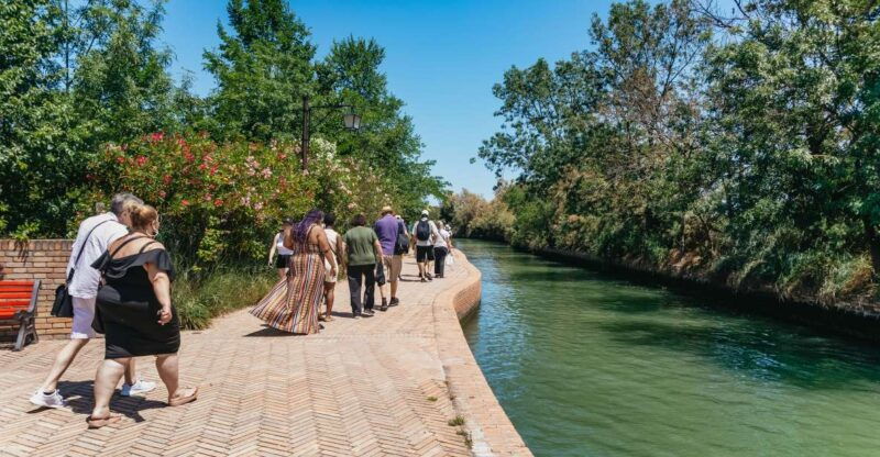 boat-trip-glimpse-of-murano-torcello-burano-islands