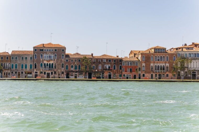 boat-trip-glimpse-of-murano-torcello-burano-islands