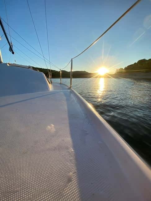 Boat trip  on the San Juan reservoir, Madrid - Exploring the San Juan Reservoir on a Private Sailboat