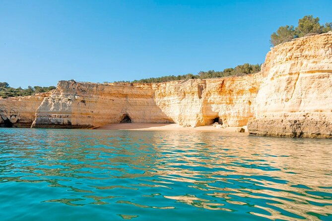 boat-trip-through-the-15-caves-of-benagil-2