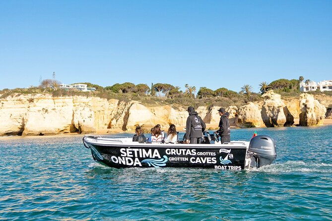 boat-trip-through-the-15-caves-of-benagil