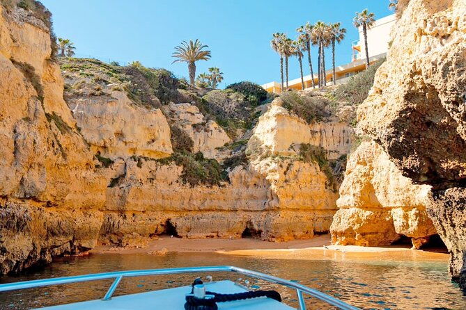 boat-trip-through-the-15-caves-of-benagil