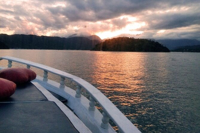 boat-trip-through-the-bay-of-paraty