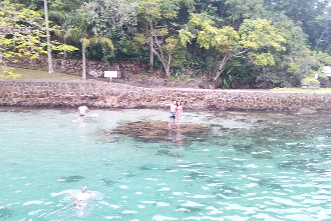boat-trip-through-the-bay-of-paraty