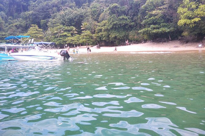 boat-trip-through-the-bay-of-paraty