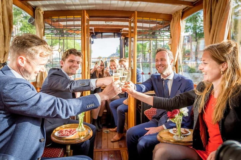 Boat trip through the canals of Amsterdam with Spanish guide - Key Points