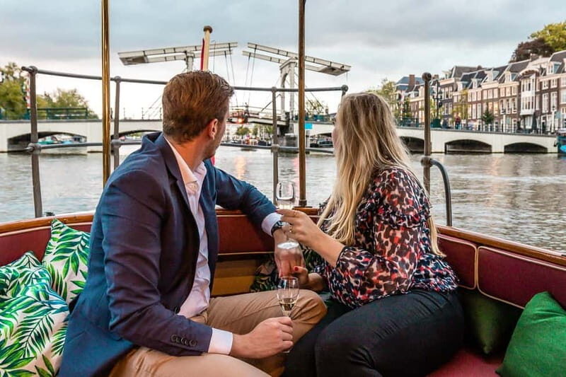 Boat trip through the canals of Amsterdam with Spanish guide - An In-Depth Look at the Amsterdam Canal Boat Tour