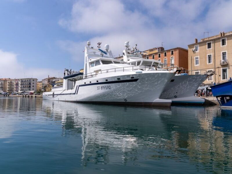 boat-walk-in-sete-on-the-singular-island-1-hour