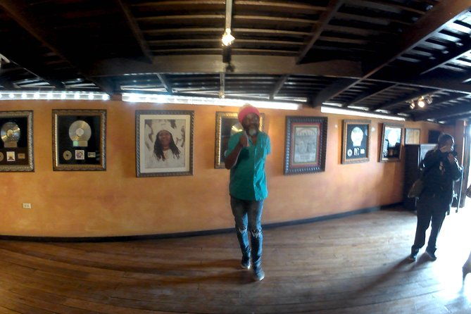 bob-marleys-mausoleum-tour