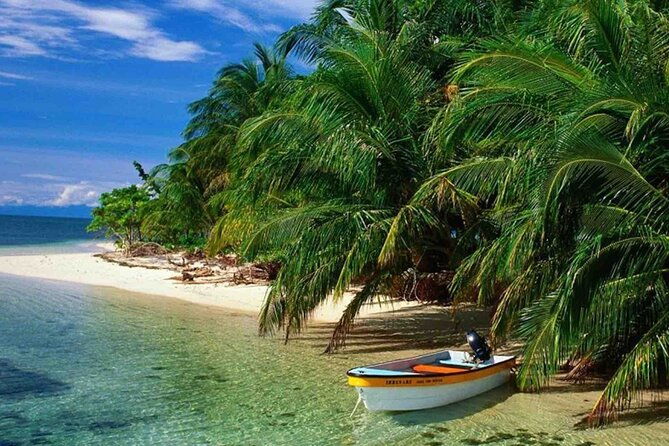 bocas-del-toro-island-hopping-day-tour-in-zapatilla-beach