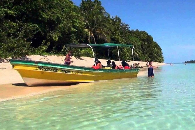 bocas-del-toro-island-hopping-day-tour-in-zapatilla-beach