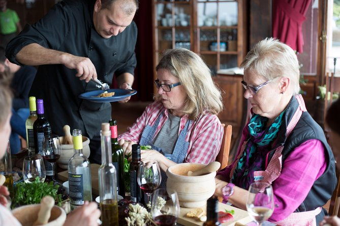 bodegas-monje-winery-ticket-w-wine-tasting-mojo-sauce-workshop