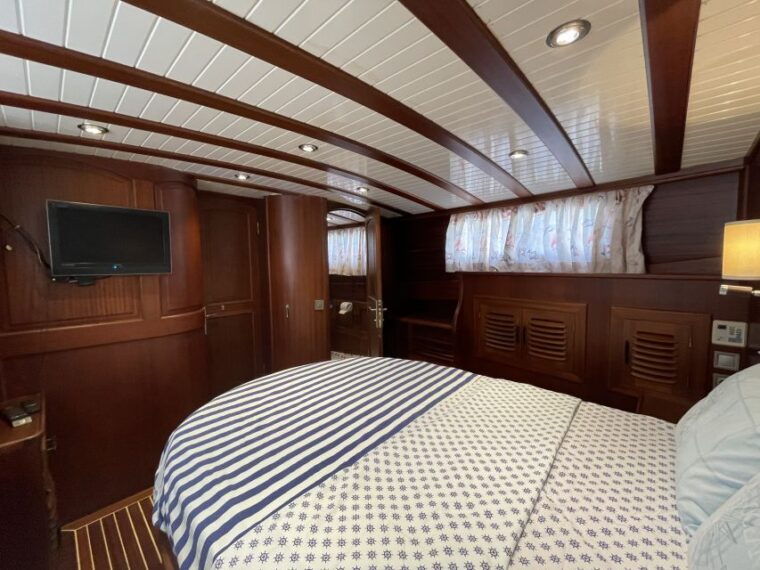bodrum-all-day-private-boat-cruise-with-lunch