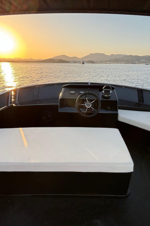 bodrum-boat-tour-bodrum-sunset-tour-with-jet-black-yacht