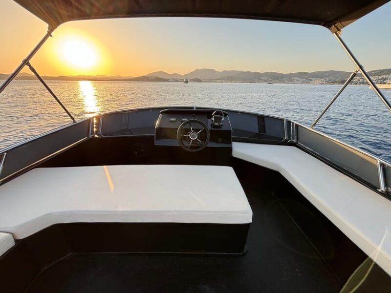 Bodrum: Bodrum Sunset Tour with Jet Black Yacht - Key Points