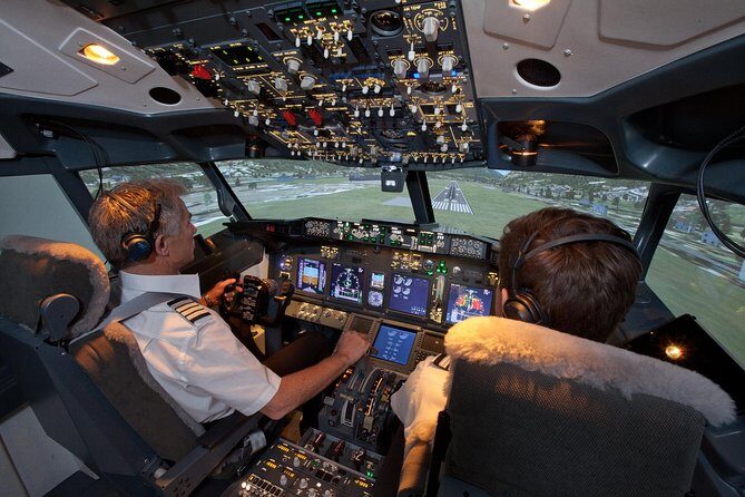 Boeing 737-800 flight simulator session. Scenic Flight - 30 mins - The Location and Accessibility