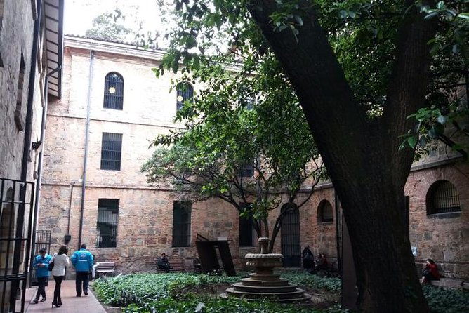 bogotas-national-museum-guided-tour-with-transport