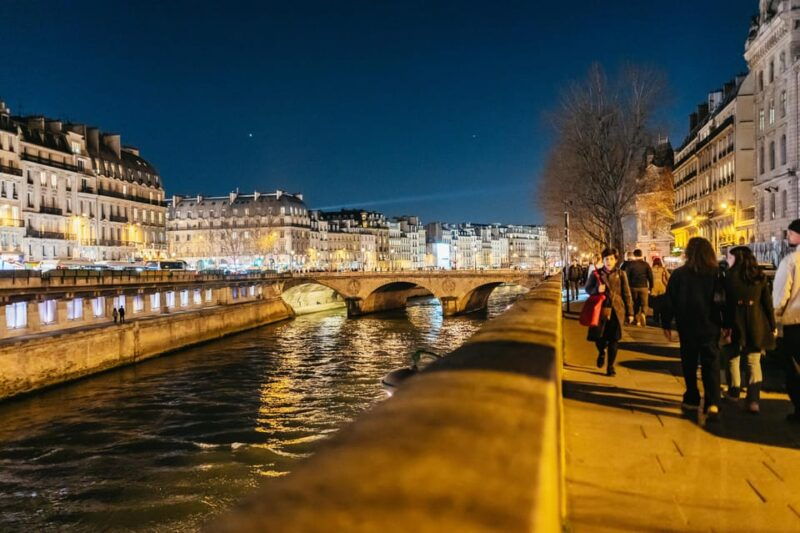 bohemian-paris-by-night-the-solo-travellers-adventure