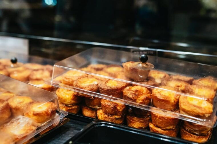 bohemian-paris-by-night-the-solo-travellers-adventure