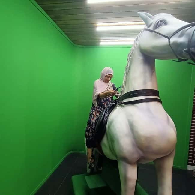 Bollywood Studio Guided Half-Day Tour - The Dance and Entertainment Component