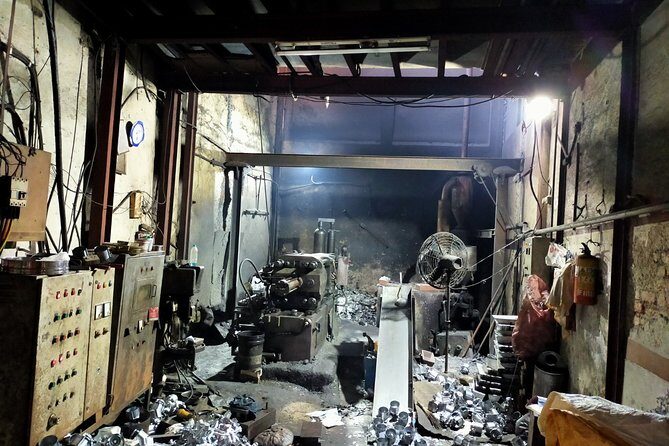 Bollywood Studio with Dharavi Slum Tour in Private Vehicle - Analyzing the Experience in Detail