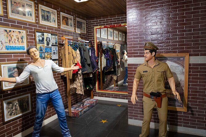 Bollywood Tour - Unveiling Bollywood: A Deep Dive into Mumbai’s Film Magic