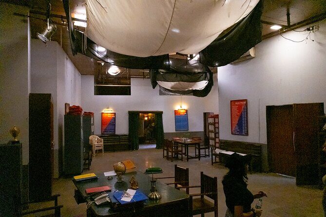 Bollywood Tour - Starting Point and Transportation: From Churchgate to the Studio