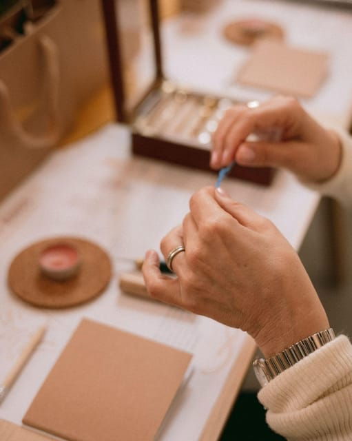 bologna-brunch-jewelry-model-your-own-ring-in-wax