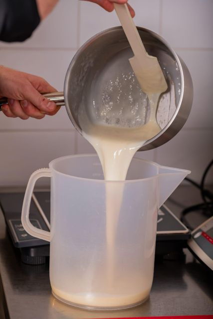 bologna-casalecchio-private-gelato-class-with-rich-tasting