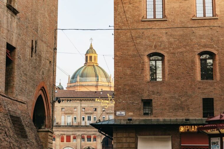 bologna-city-center-walking-tour