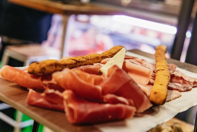 bologna-city-red-bus-and-food-tasting-2