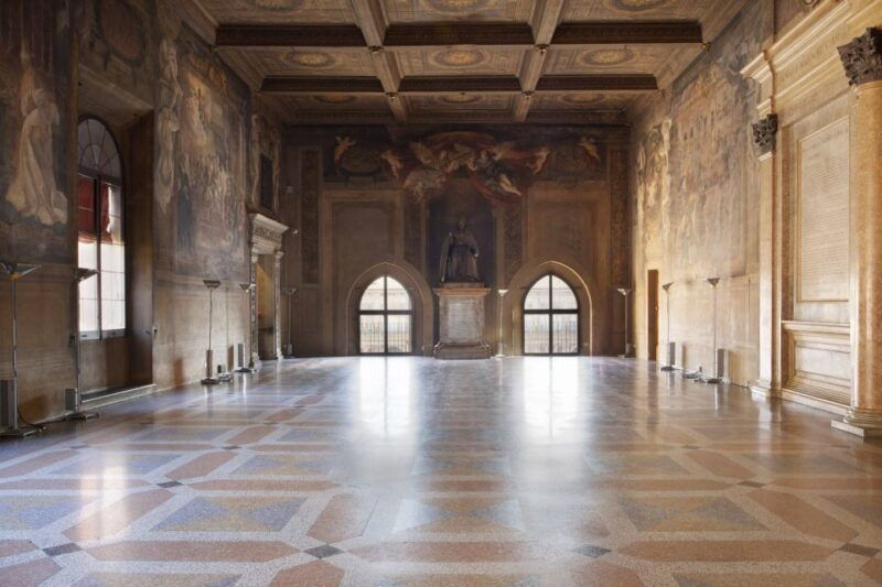 bologna-clock-tower-audio-guide-and-food-tasting