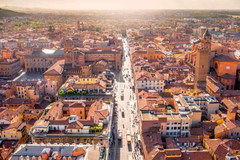 bologna-clock-tower-audio-guide-and-food-tasting
