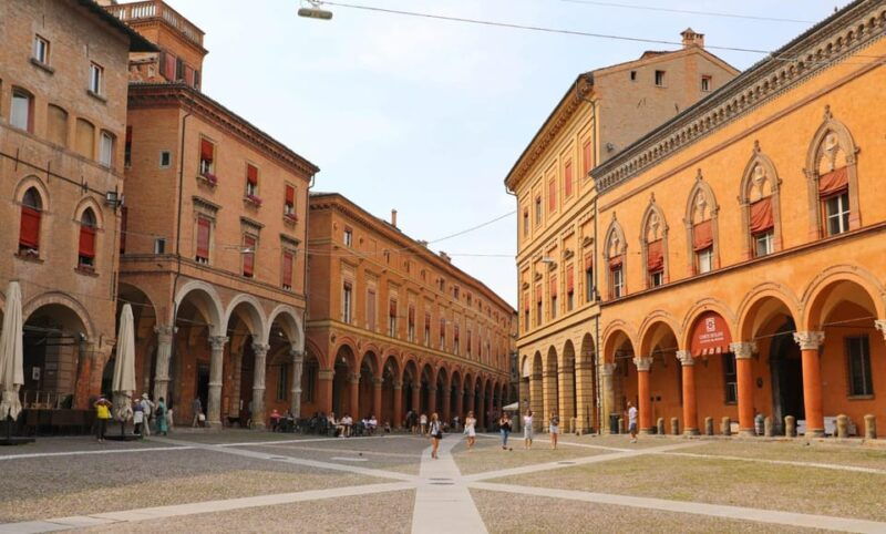 bologna-express-walk-with-a-local-in-60-minutes