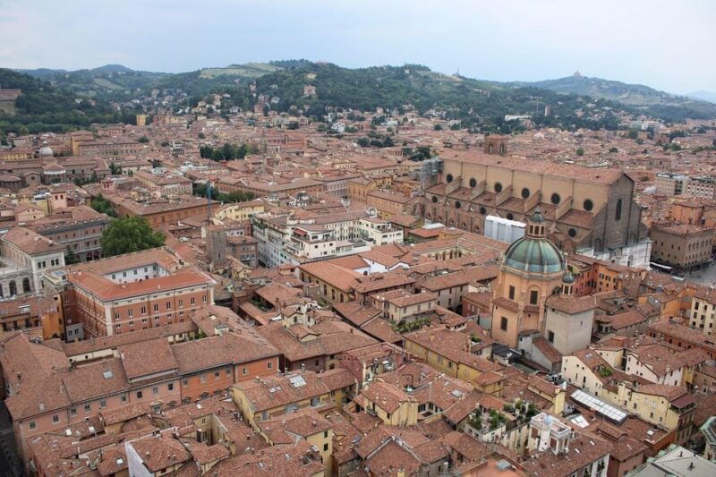 bologna-historical-highlights-walking-tour-with-local-guide-2