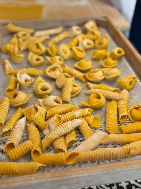 Bologna on the plate : grandma's recipes and secrets - Who Will Love This Experience?