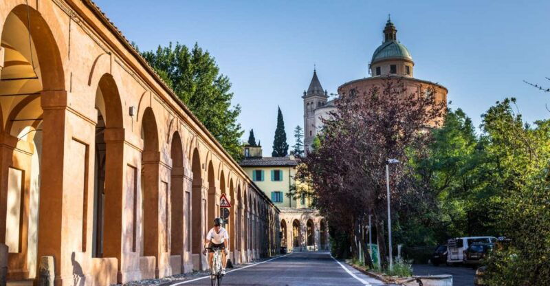 bologna-porticoes-and-basilica-san-luca-guided-tour