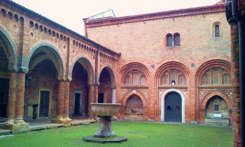 bologna-private-santo-stefano-tour-with-food-tasting