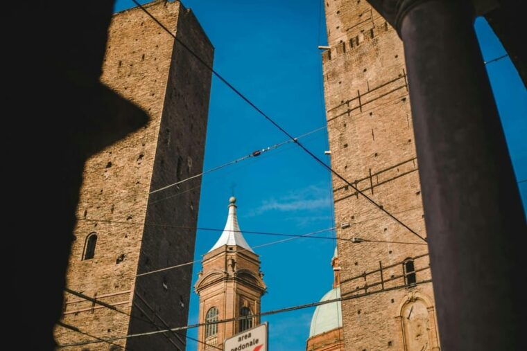 bologna-private-top-historical-sites-guided-walking-tour